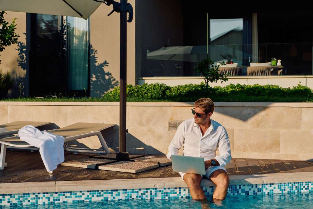 Pool Business_web